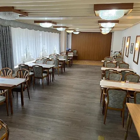 Deutsches Haus מלון 3*